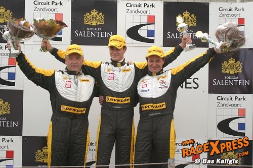 Addie van de Ven (rechts) op het podium